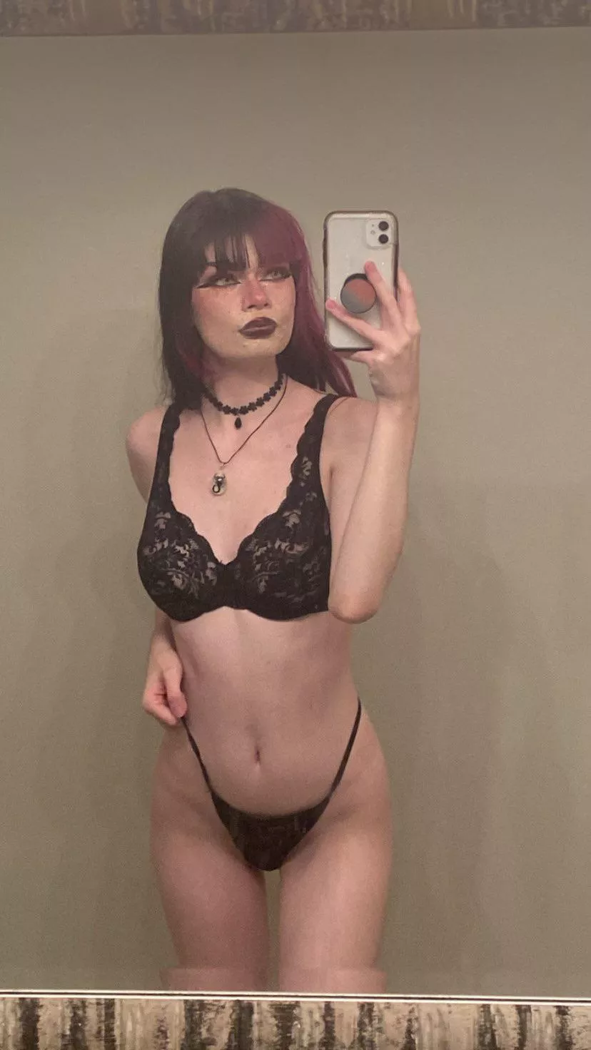 Tiny waist pretty face