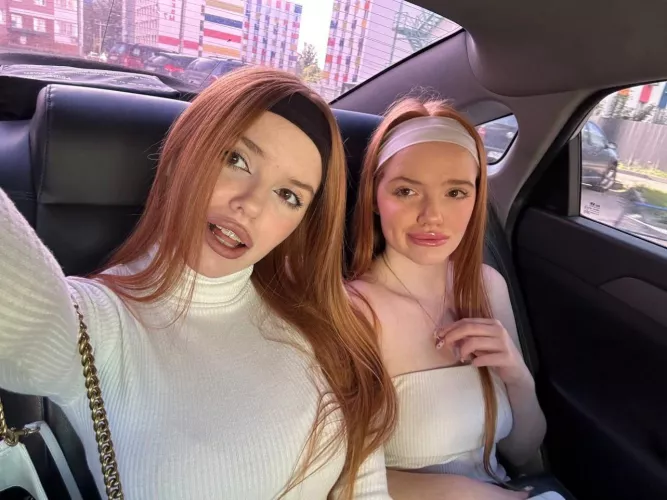 twins with freckles [IRTR]