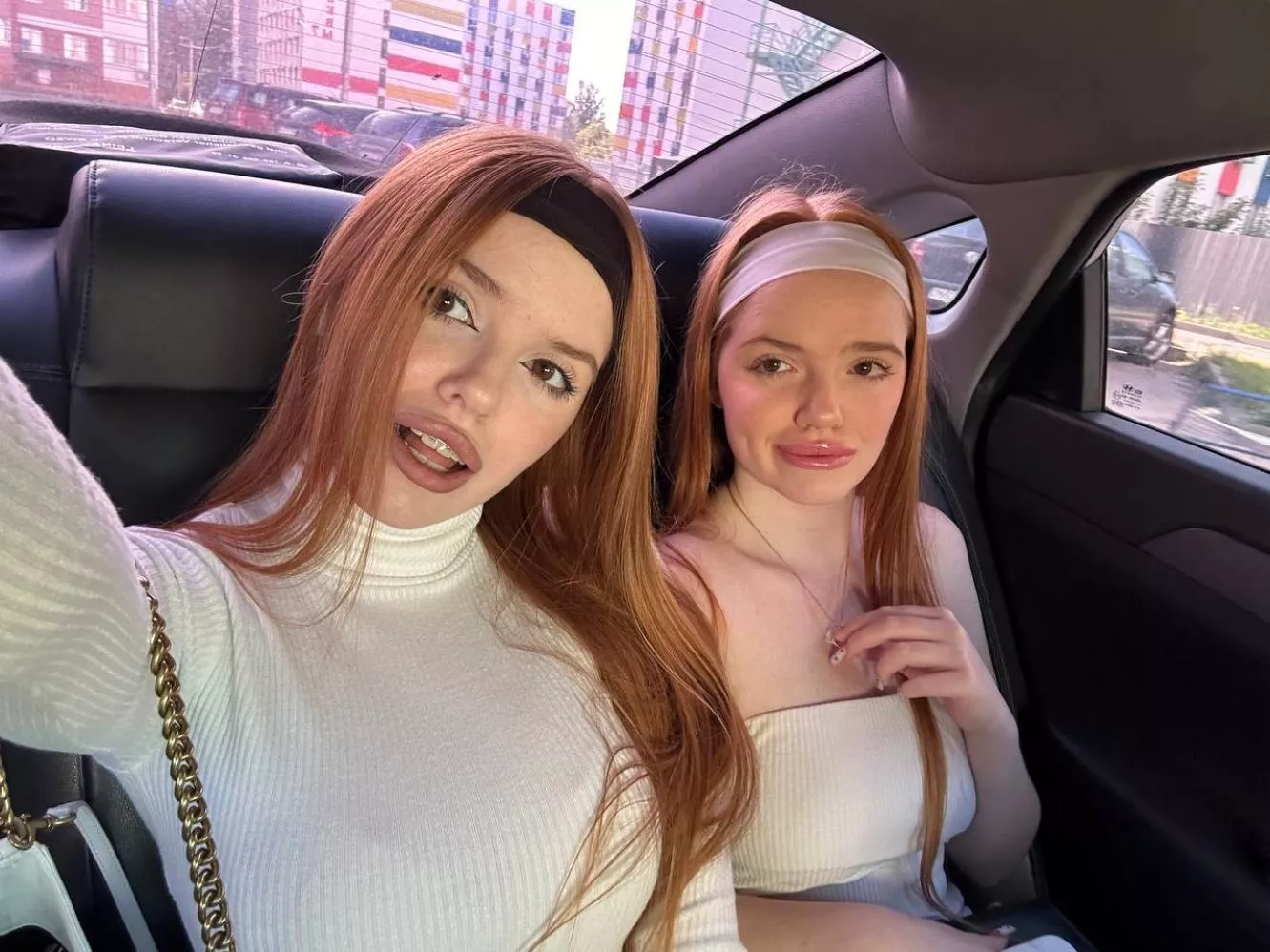 twins with freckles [IRTR]