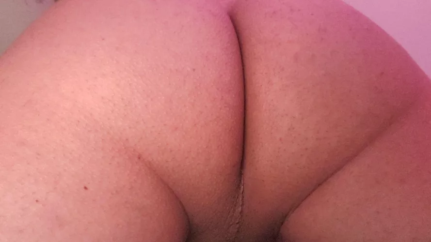 Whos gonna come lay with me?