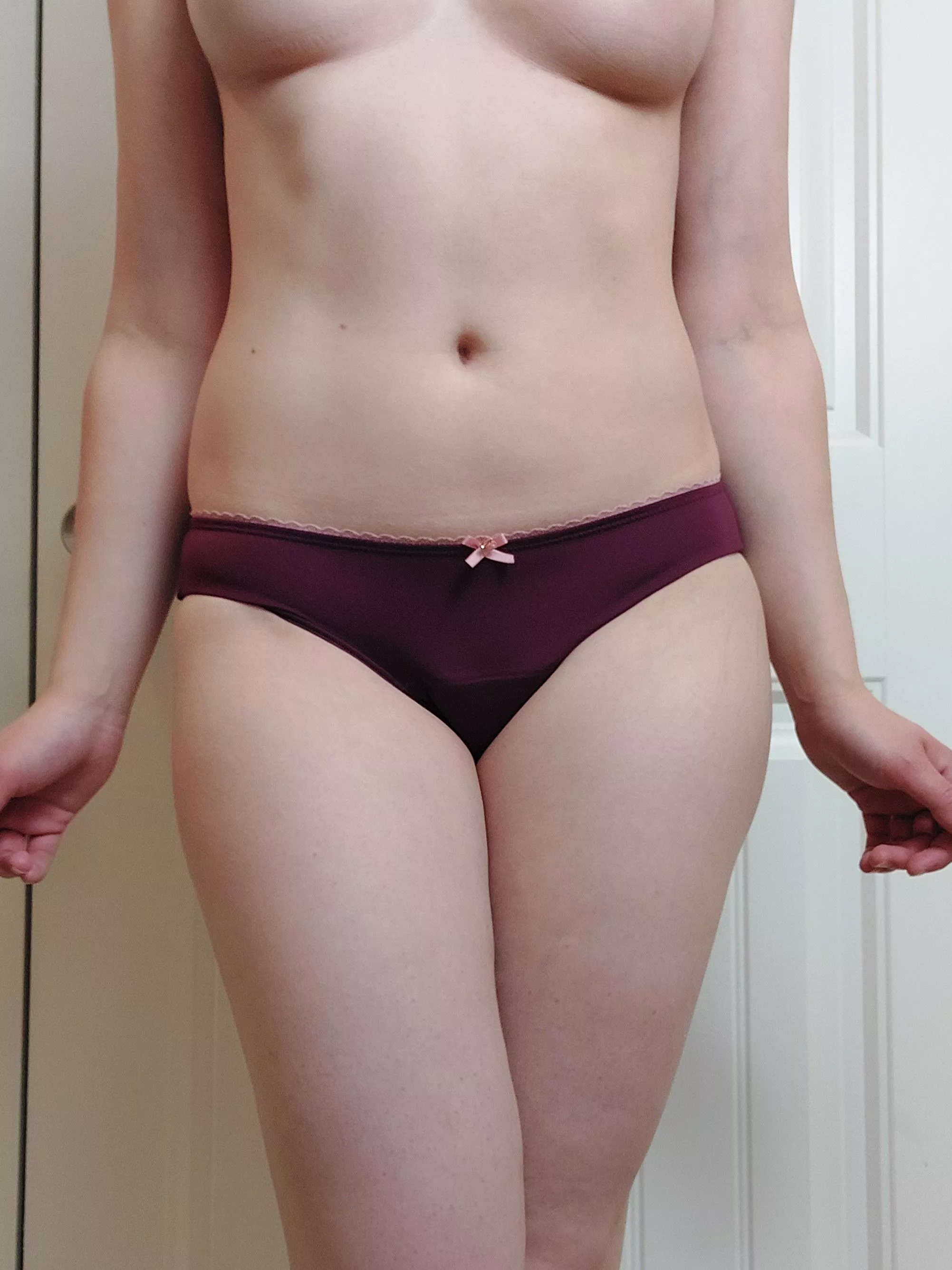 Would you grab the bow with your teeth and pull? [f]