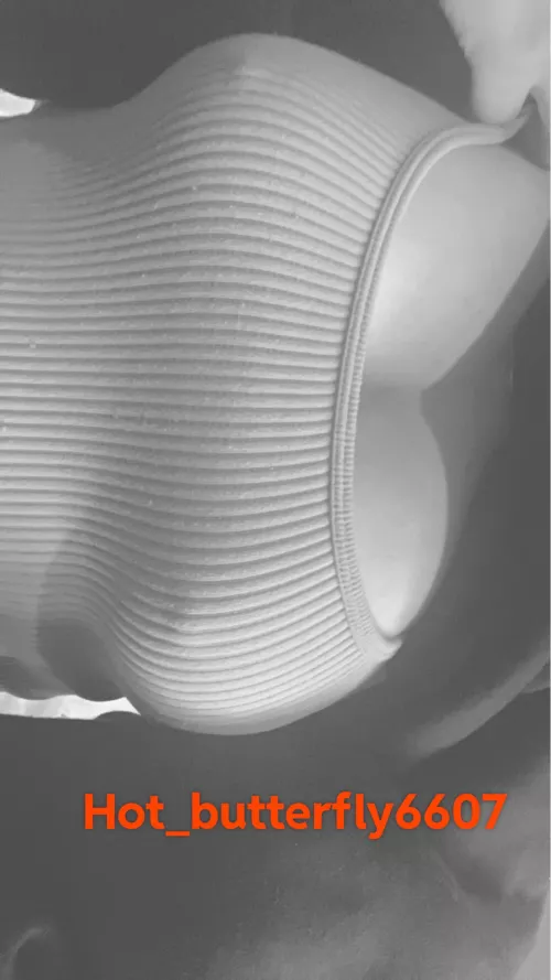 You’ll soon come to learn that I never wear a bra 😈