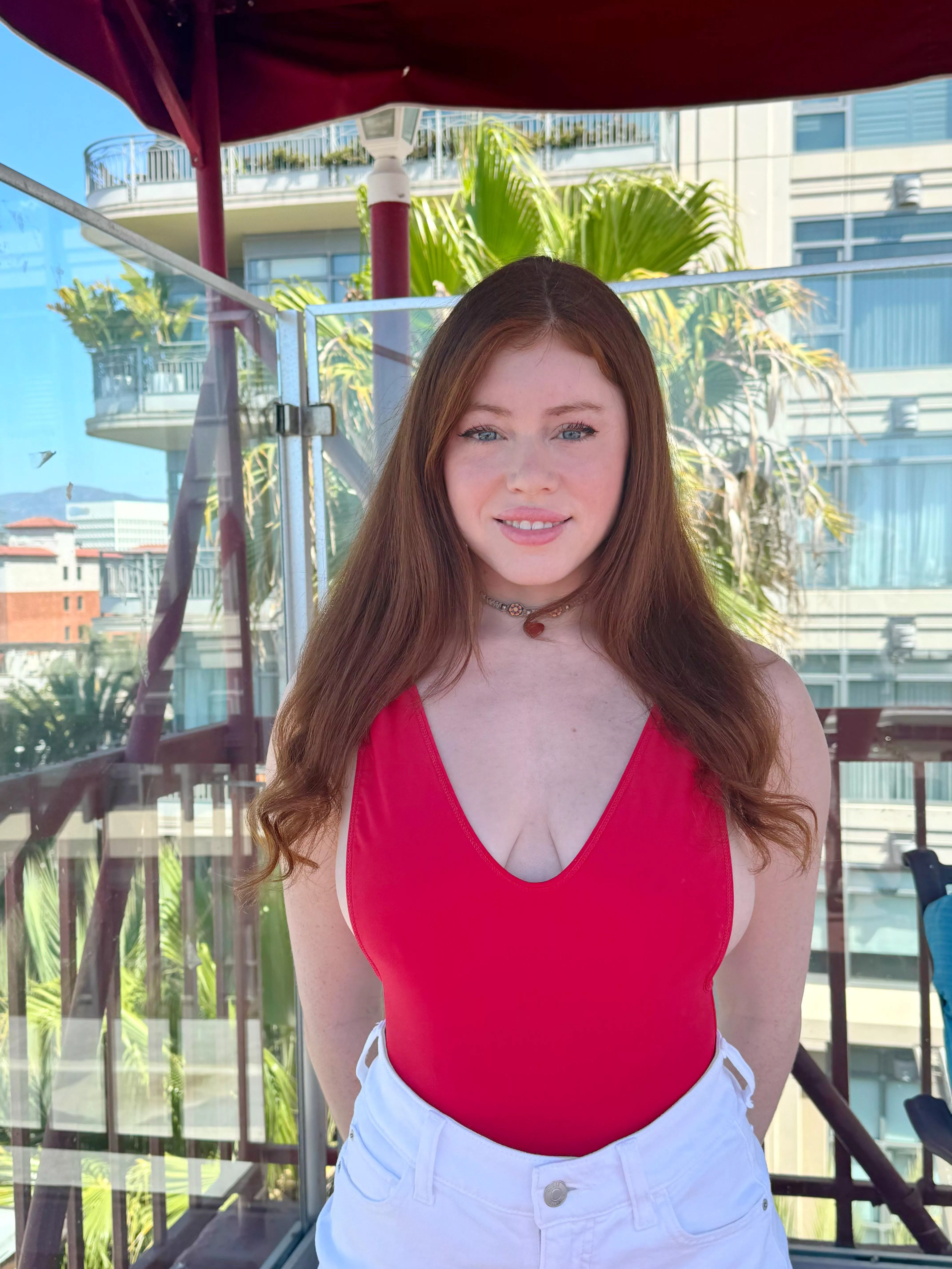 Happy Monday! Red is the theme of the day 