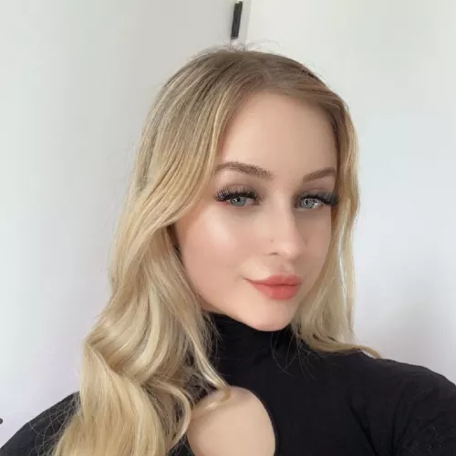 Happy Saturday! Do you like blonde with blue eyes ?