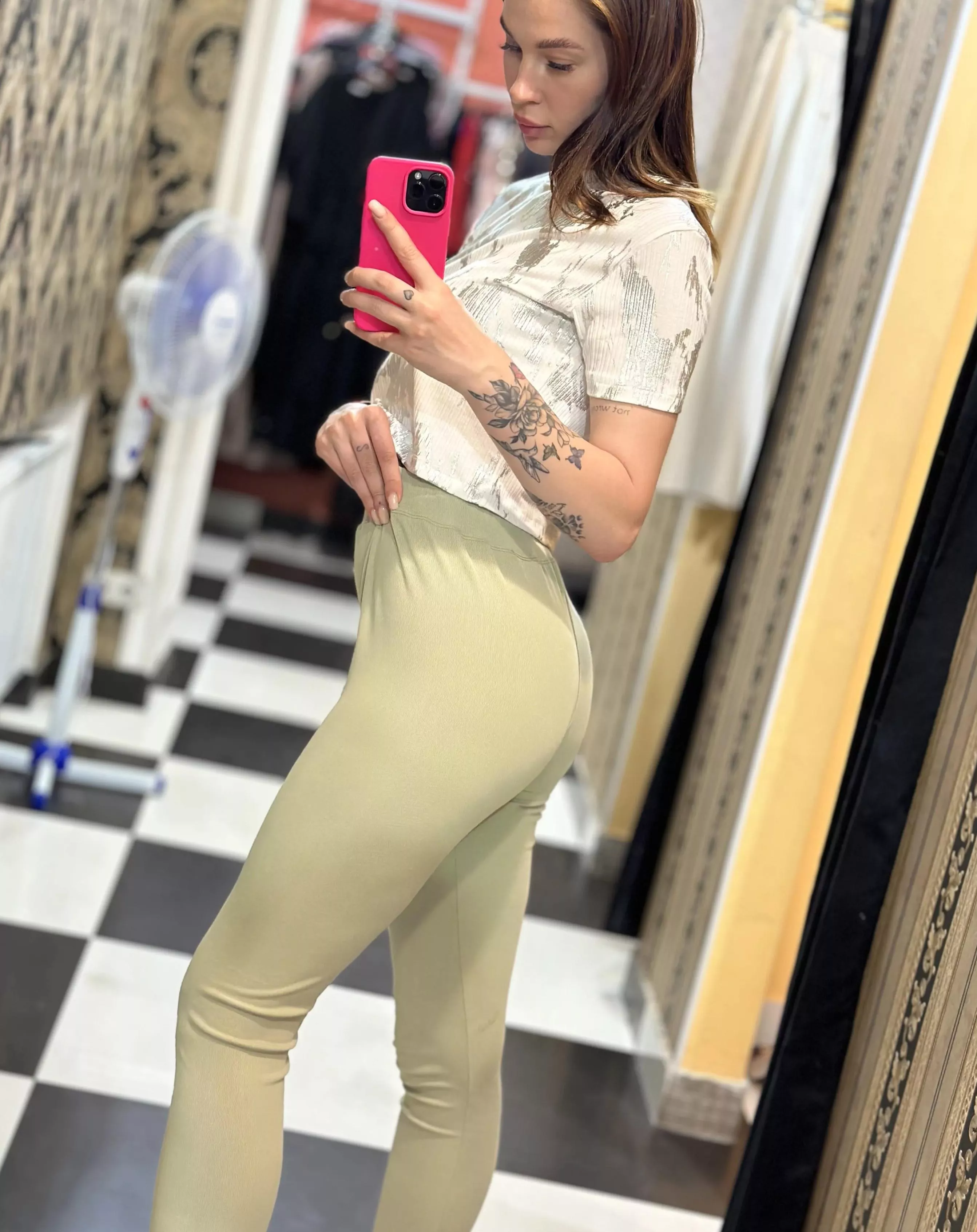 I love taking selfies in the locker room