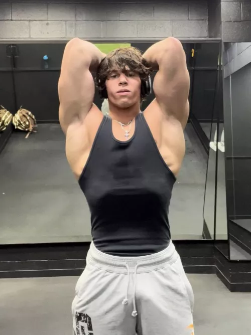 I’m sending my nude album to everyone who says ”hi”