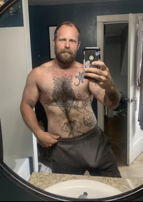 Last post removed, but we seem to like gray sweats here (31)