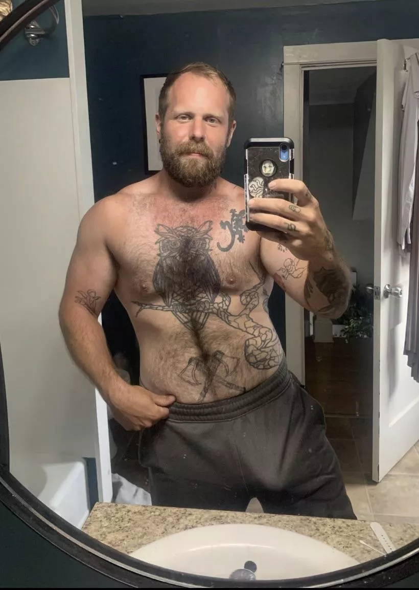 Last post removed, but we seem to like gray sweats here (31)