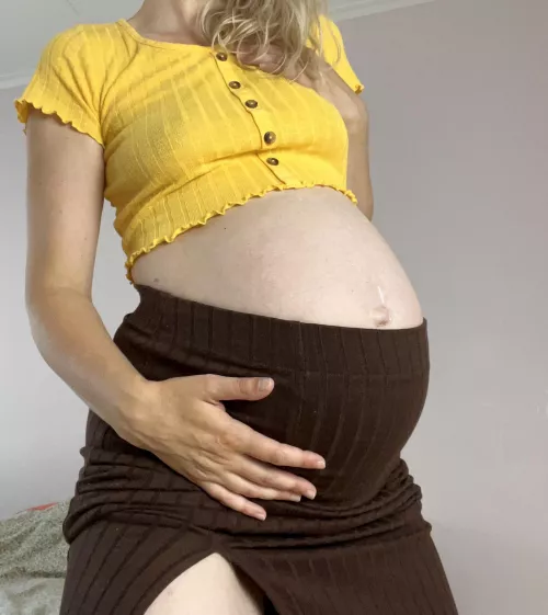 My pregnant belly loves to peek out my clothes 