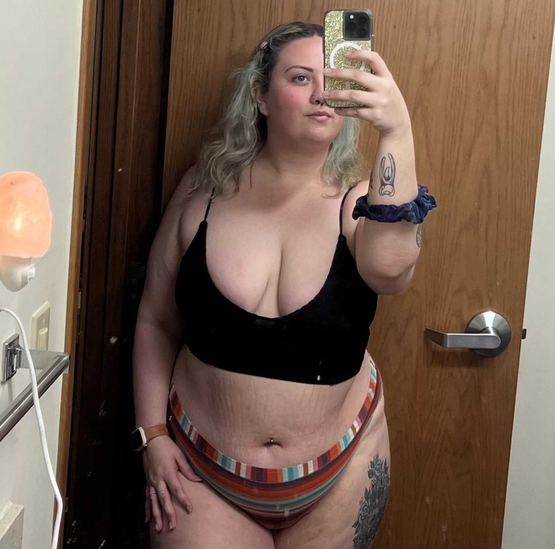 Usually don’t love bare face pics but damnnnnn. 