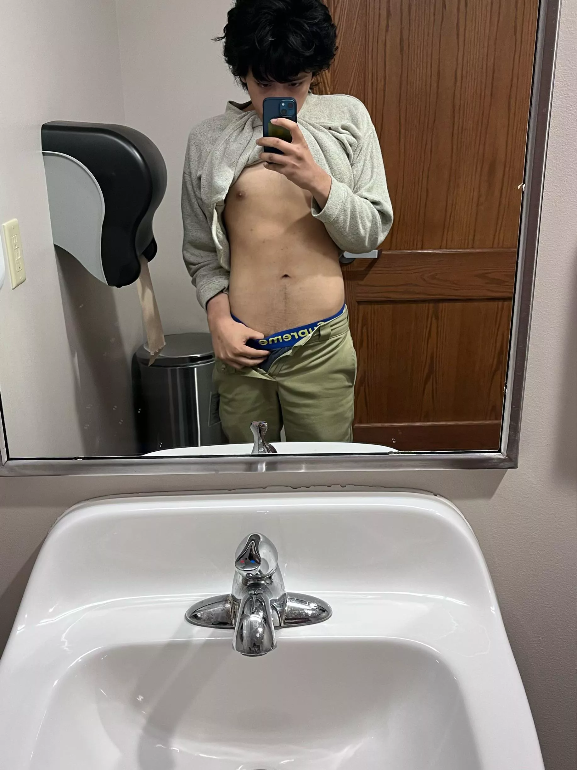 5’6 125lb sea 🌊 👋 