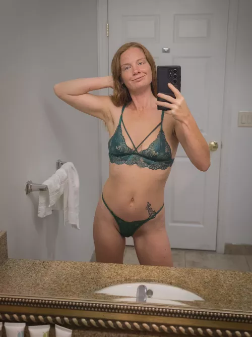 Auburn aura: redhead radiance unleashed @redlilyrose19