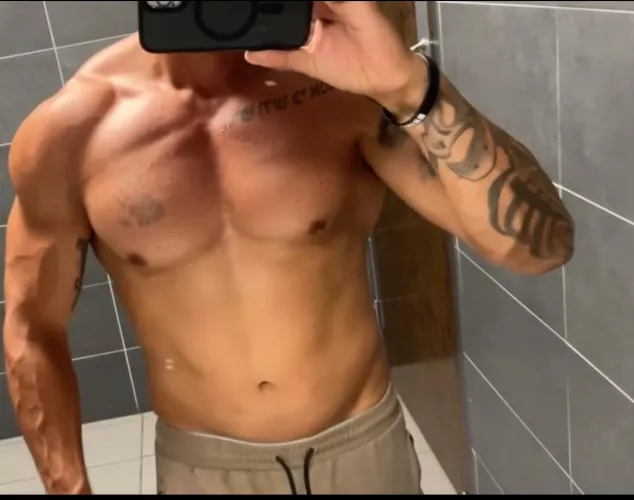 Dying to watch my husband please another beautiful woman in front of me again, any cakes interested? We are in the TX panhandle