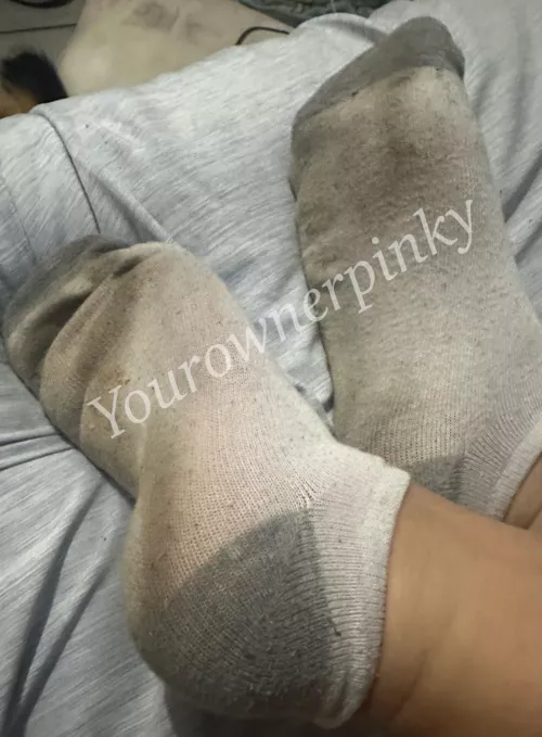 Full day wear socks, white and dirty