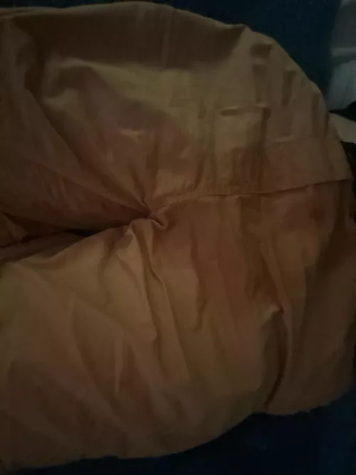 who wants to get wet with me 😈 ( in bed)🥵