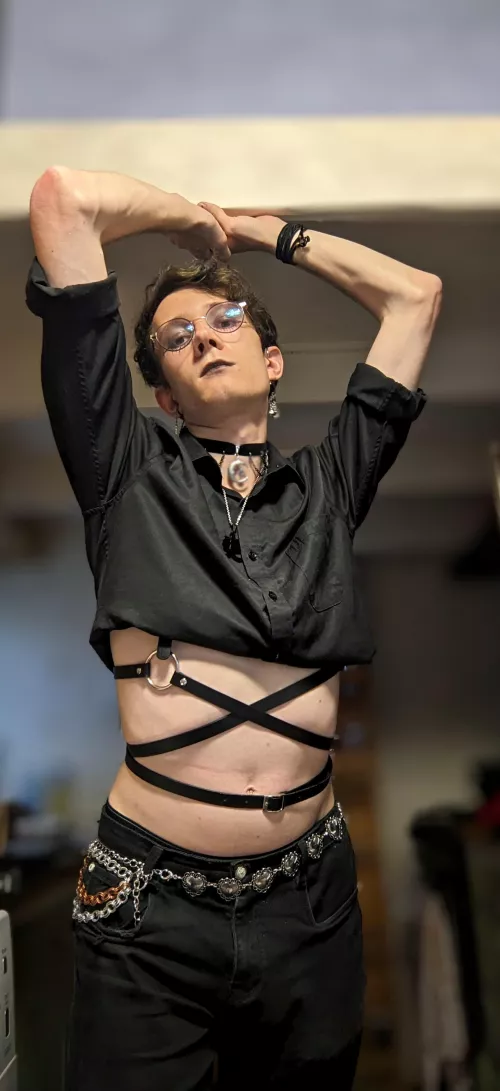 Cropping shirts is very gender