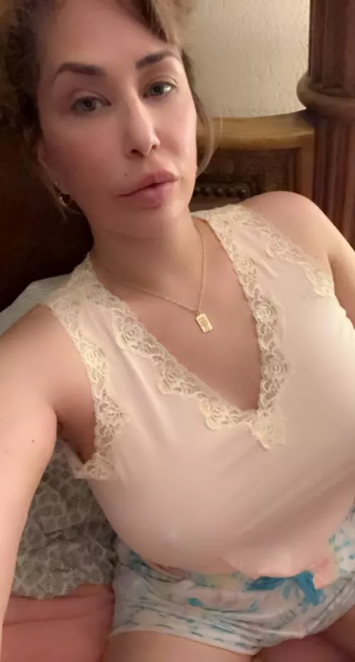 Do these 40DDDs need a bra?