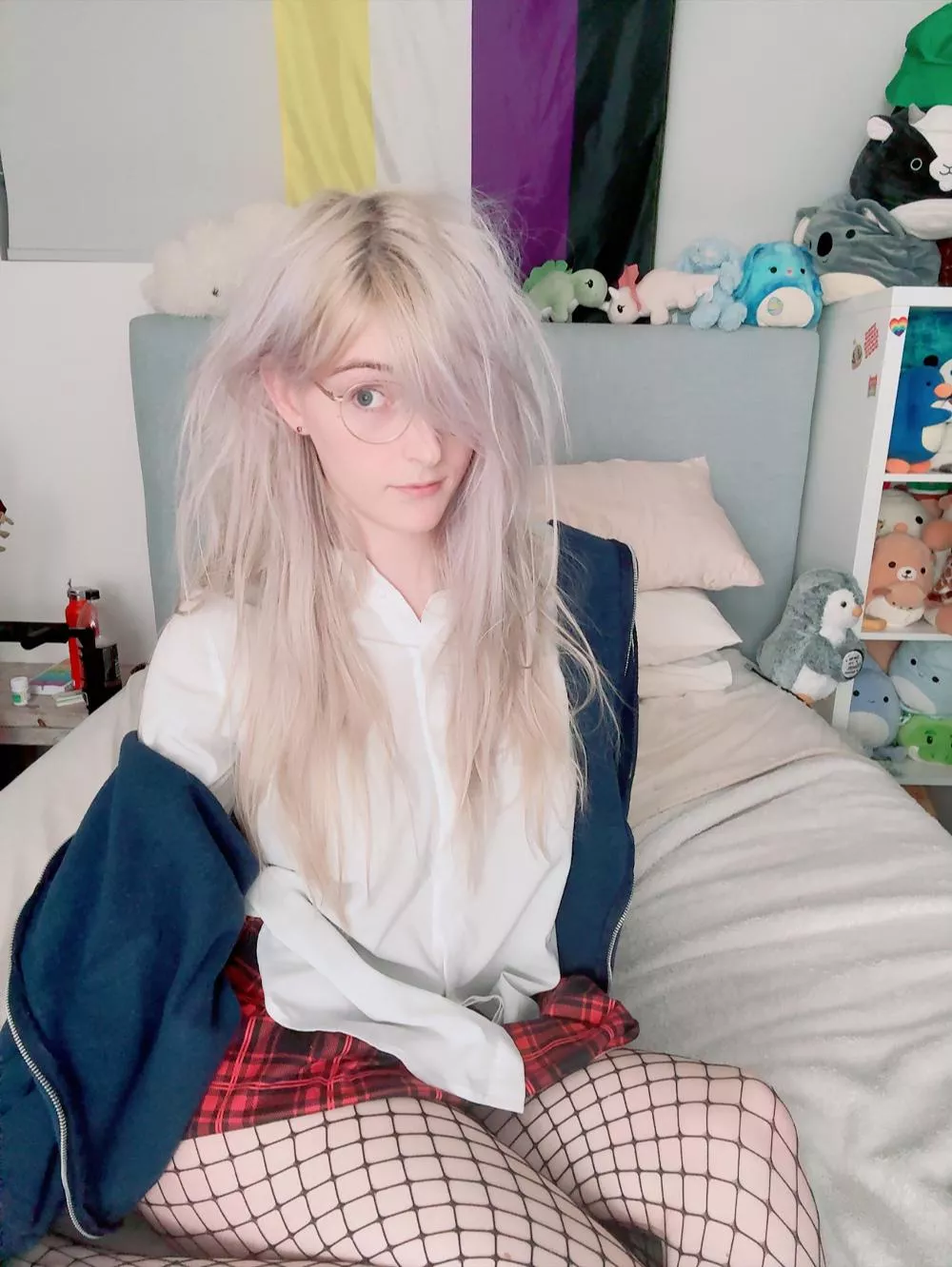 Femboys in fishnets are a blessing 🥰