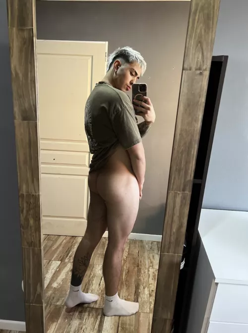 hello guys, wanna lick my ass?