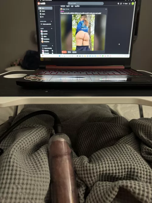 I love scrolling Reddit while pumping
