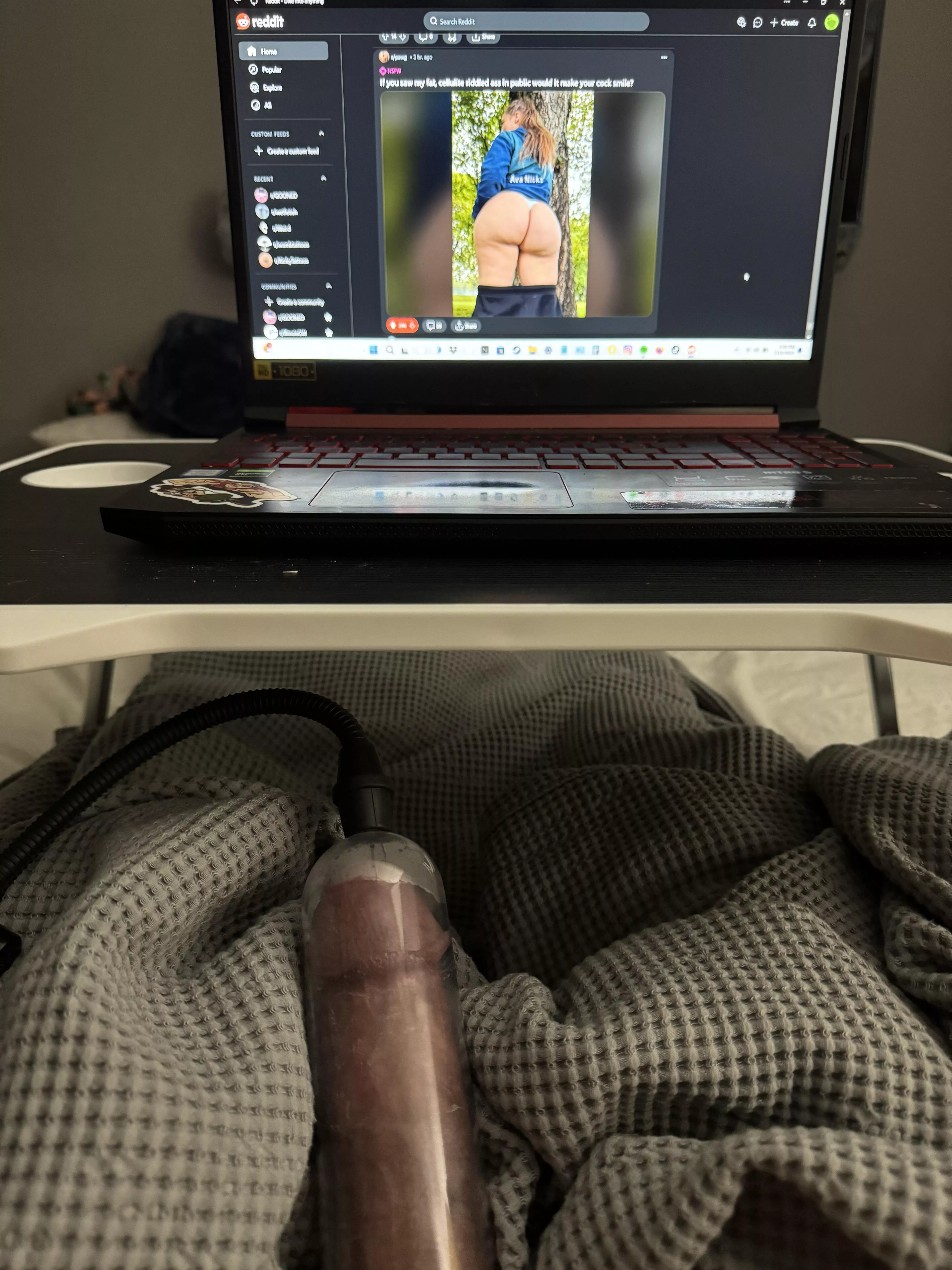 I love scrolling Reddit while pumping
