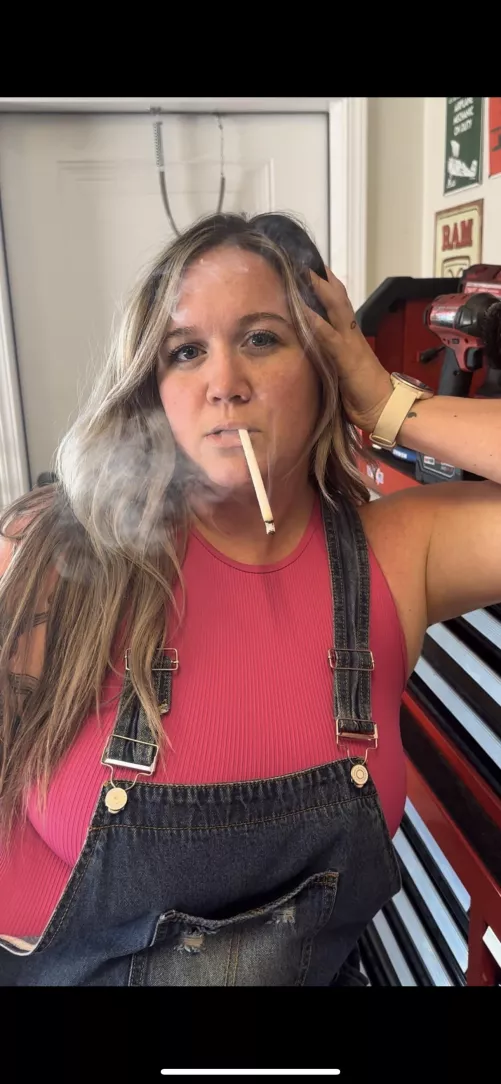 I meet daddy’s smoking fetish, so I meet yours?