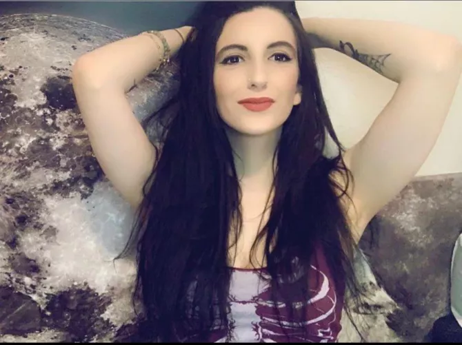 Snow White’s stoner cousin 🐦‍⬛ 