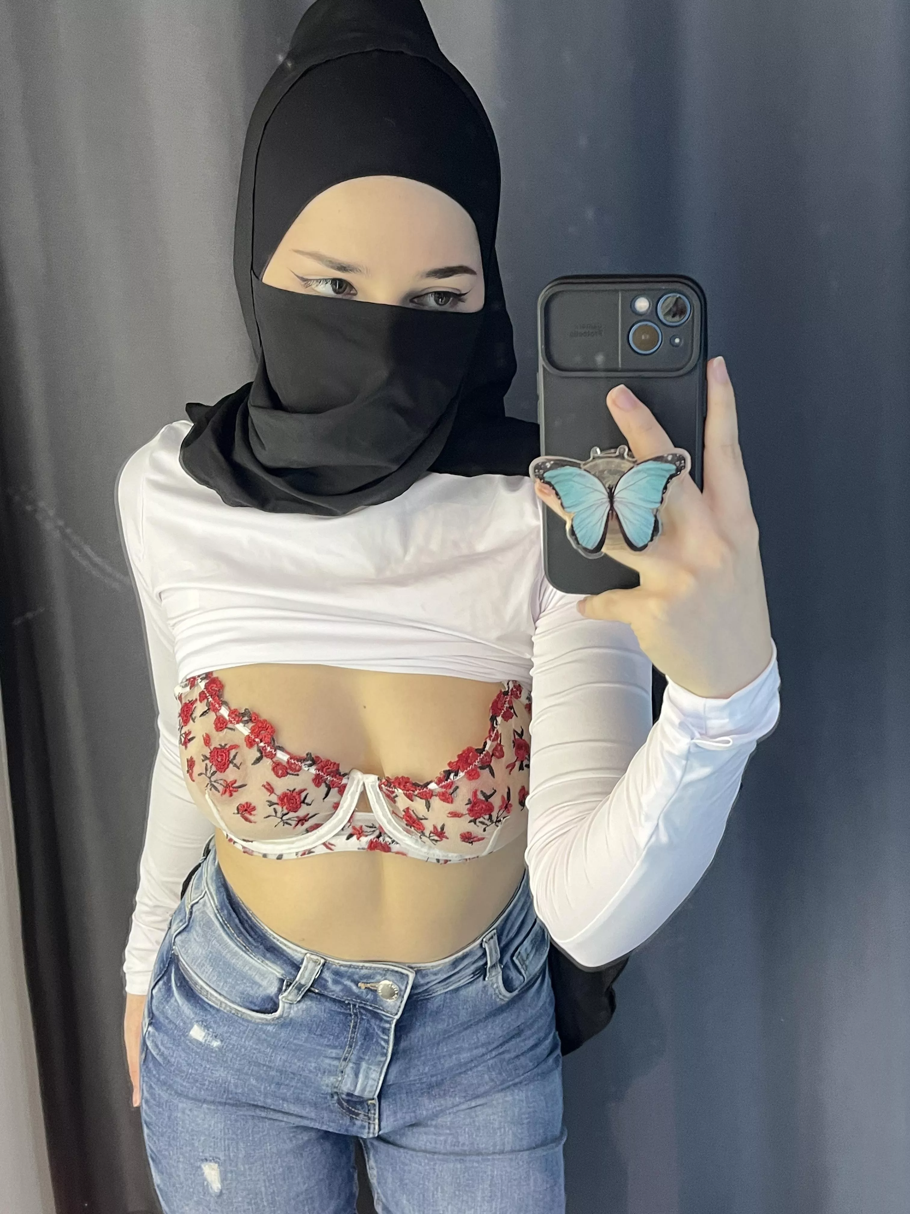 Down for some fitting room fun? 😏💦