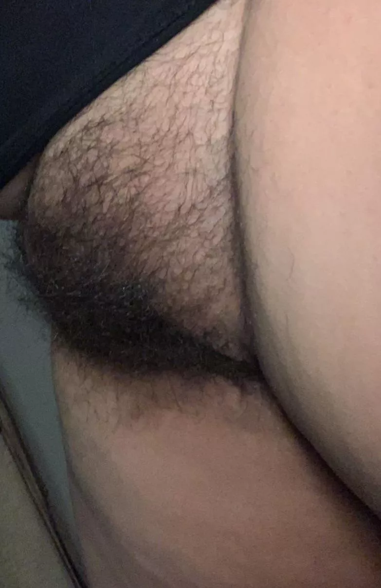 I nvr wear panties to bed.. wanna come cuddle? [h]