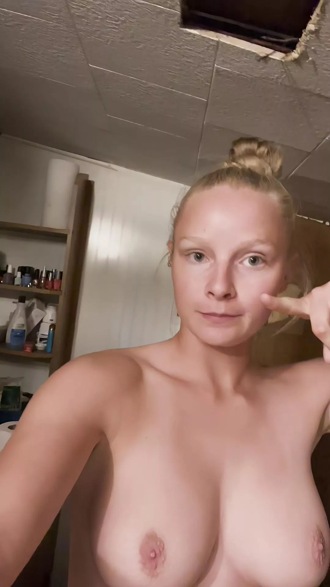 Peep these tanlines they'll be darker 