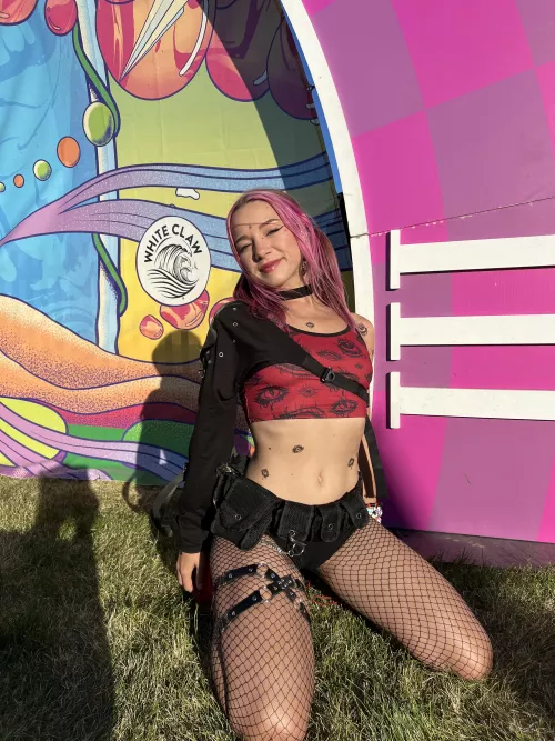 Raver and streamer babe