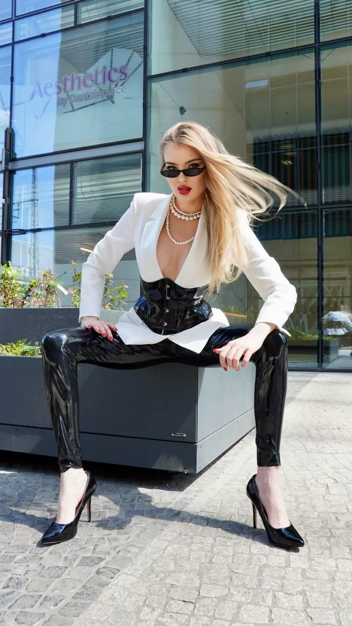 this fit extremely makes Me feel so sexy