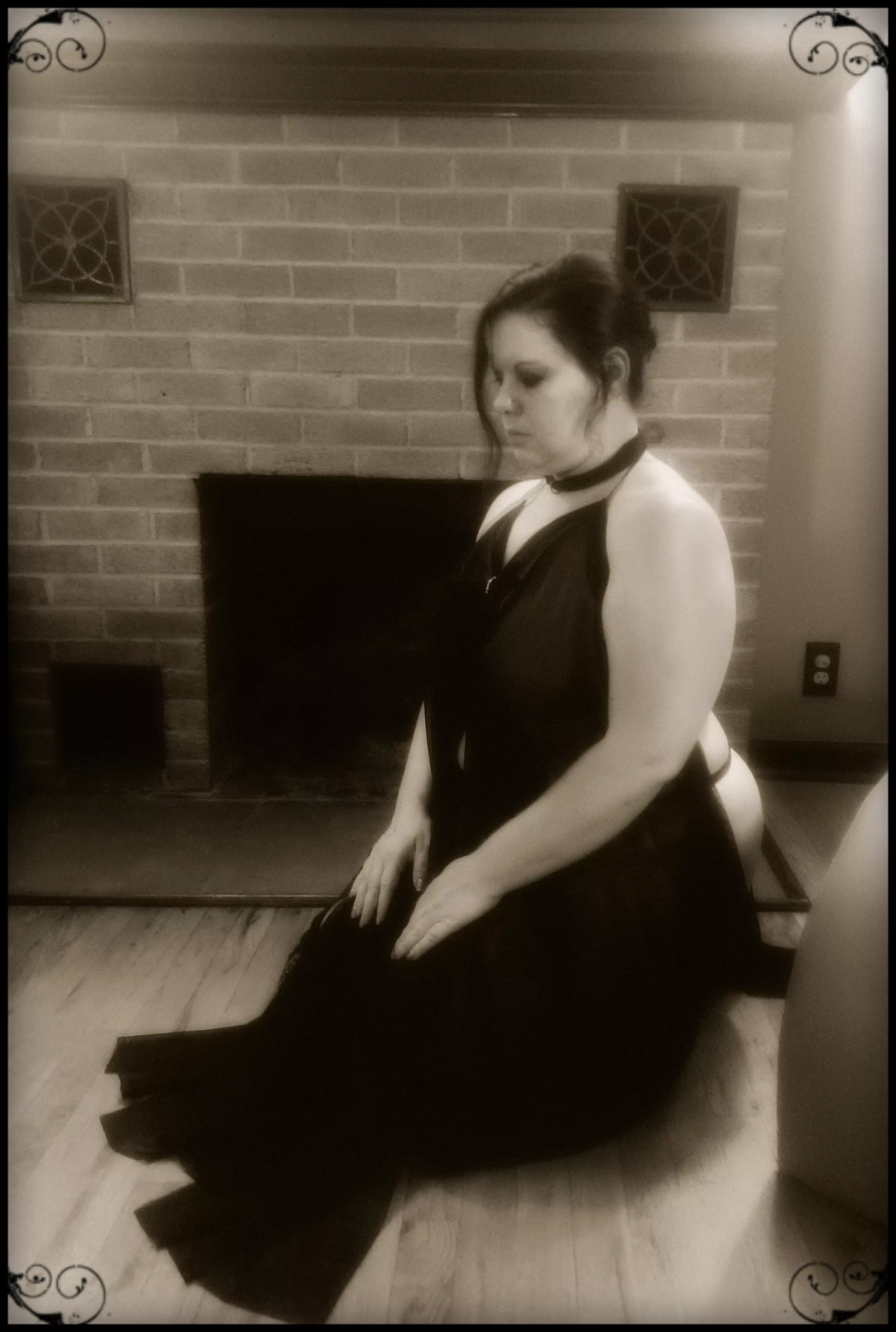 A kajira knows her place.