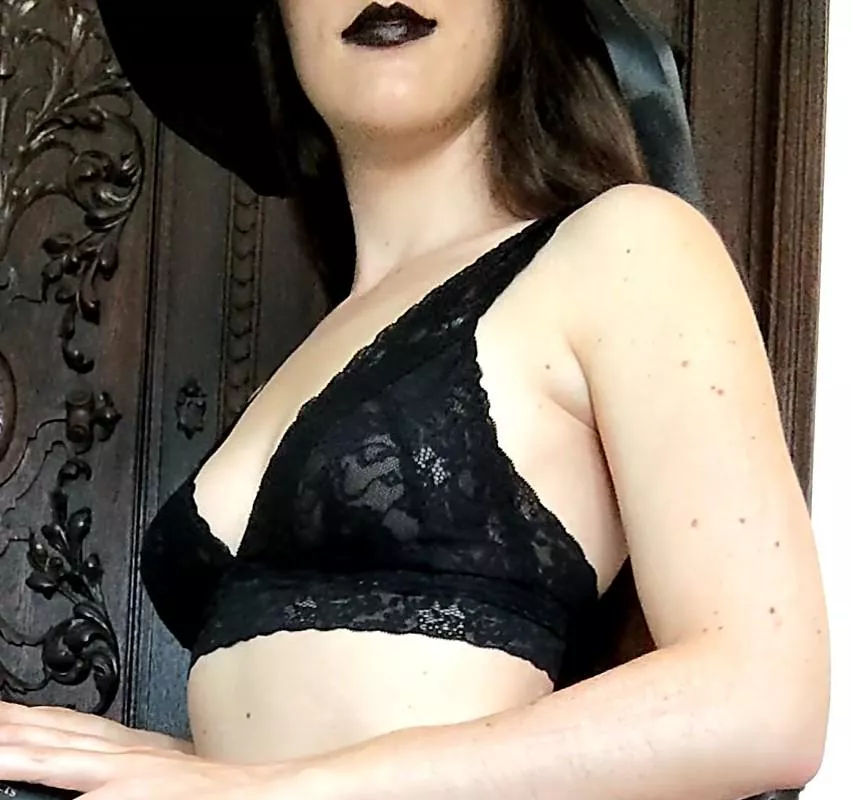 Black lace bra on a witch [IRTR]