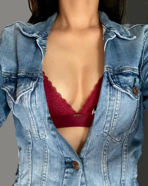 [F] I think this denim looks good on me