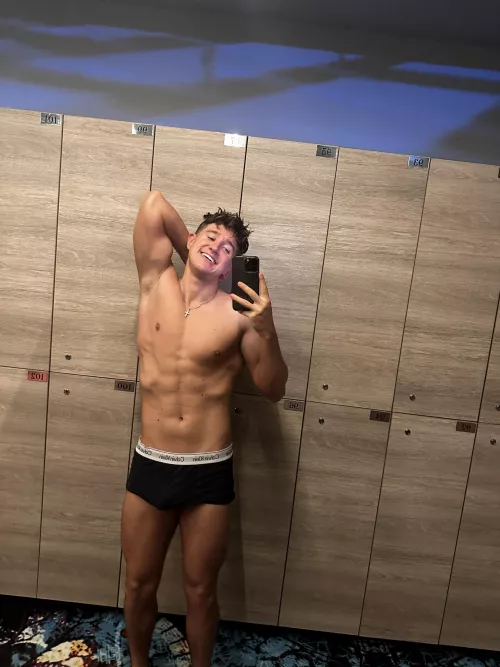 I M LIVE BBY 😈 [CB: christianlevine_ ]