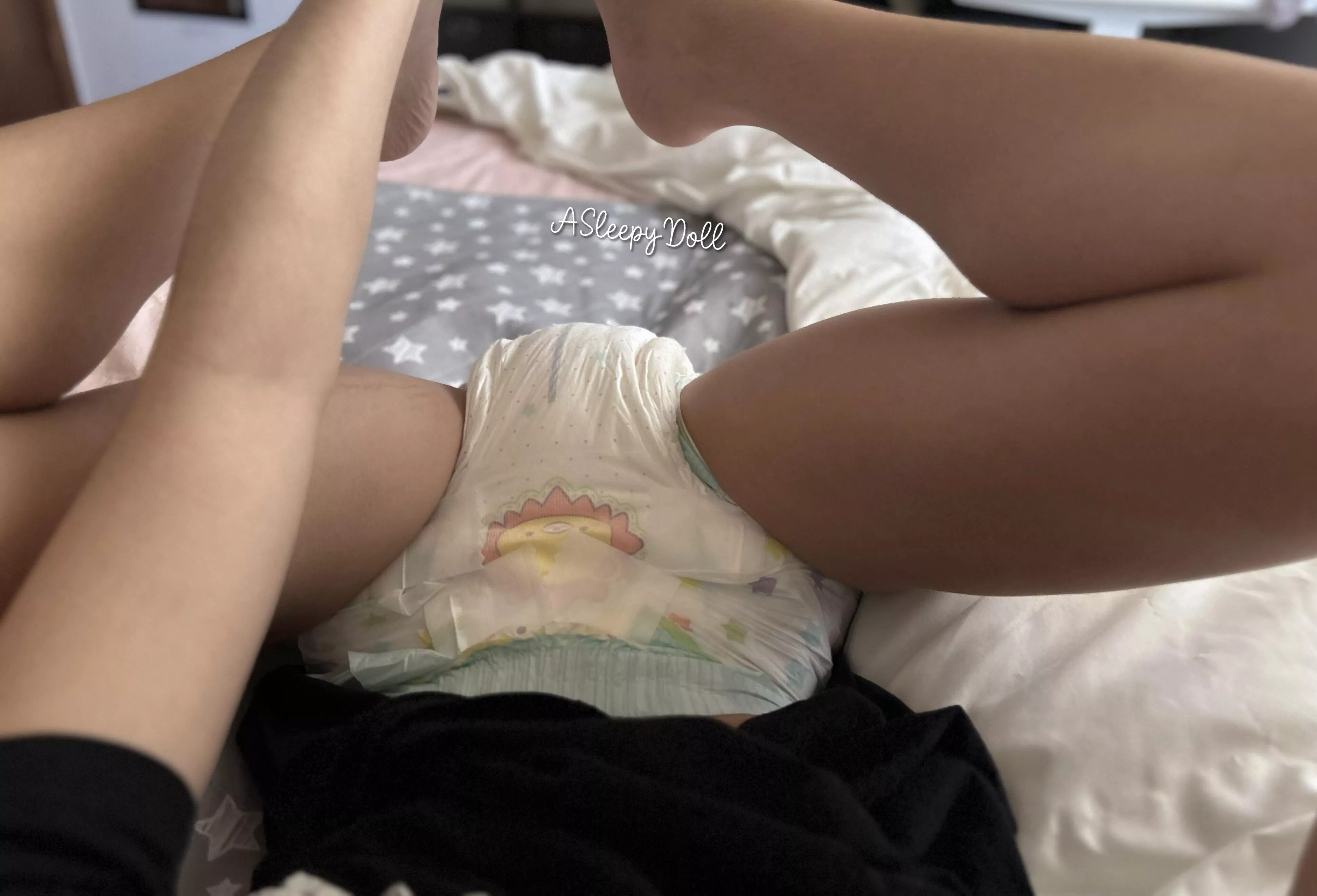 legs up for changing time 🐾🦁