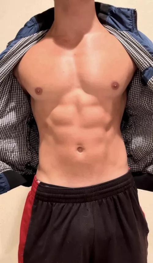 [23] Making sure I still have rock hard ABS under my coast guard jacket 😁😊