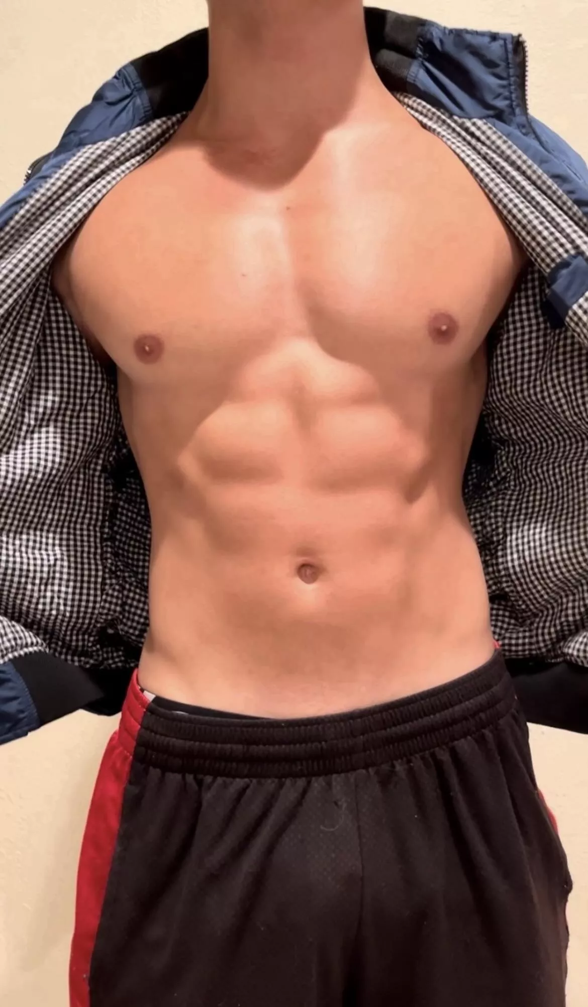 [23] Making sure I still have rock hard ABS under my coast guard jacket 😁😊