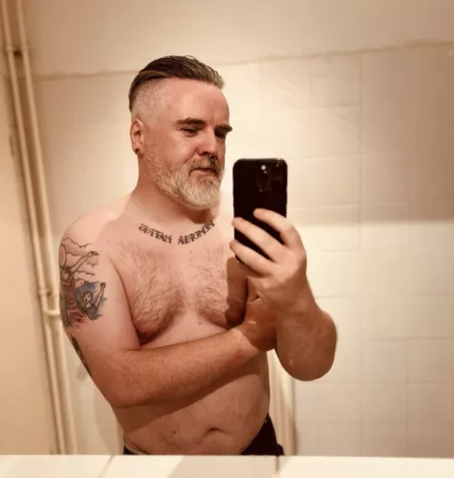 [40] Scottish daddy bear based in Berlin; where are the boys? 
