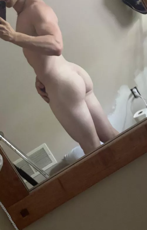 Anyone like gingers with pale white bootys 😏