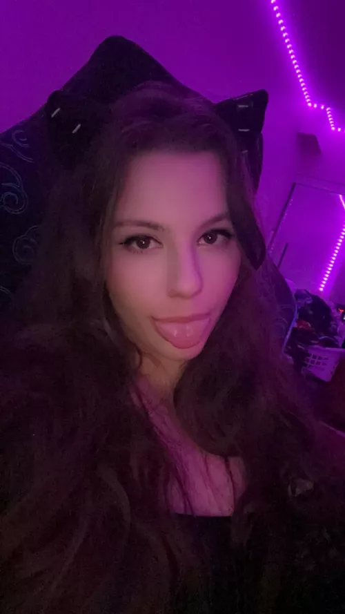 Ever date a 22 year old egirl? 