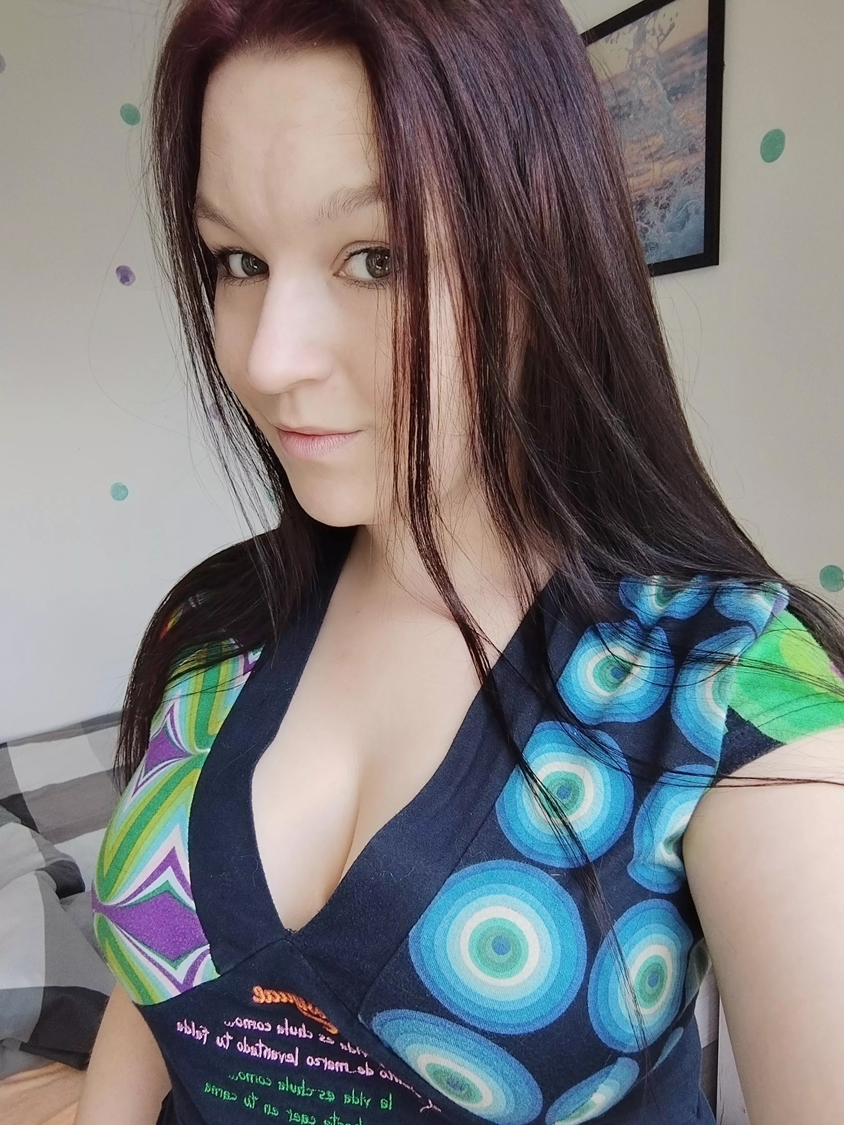 Eye contact please ;) [F]