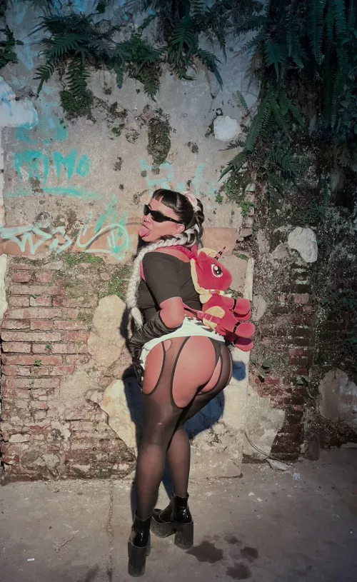 Rave on winter still with booty free 😜🍑❄️