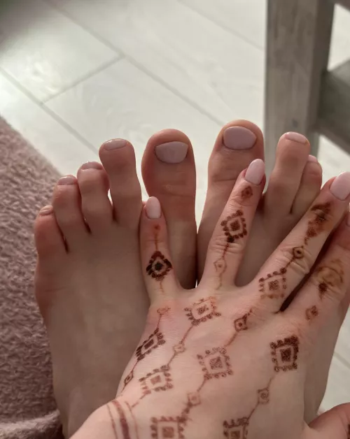 Scrunching my toes to show my pedi to you