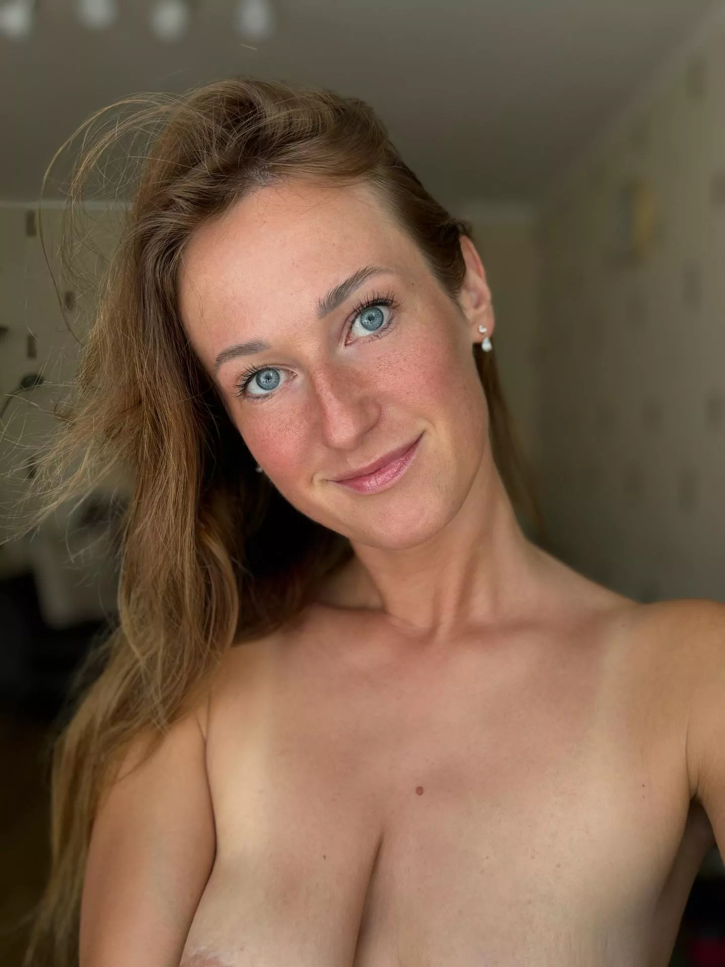 Summer always gives me the smallest freckles (everywhere..)