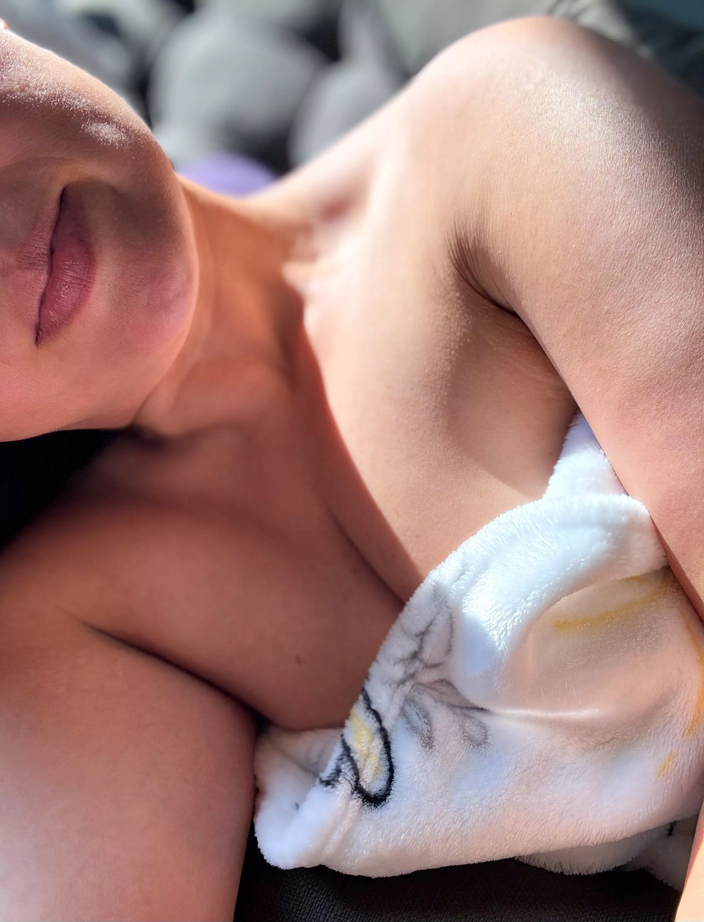 Sunshine on my shoulders [F]