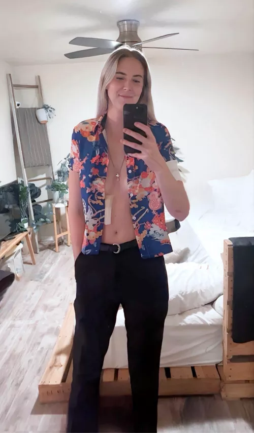 Tall enough to be your Juliet or your Romeo [F] 6’1 