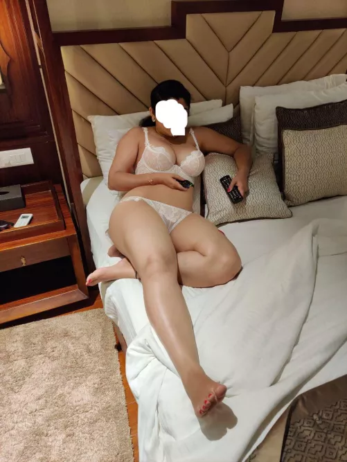 We are waiting for right kind of person to join us. Someone classy , educated , right vibe, hygenic with fitness. If you want to join us do. We can do some crazy stuff. 