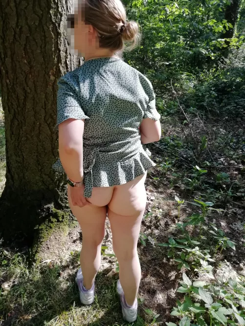 Why, of course there are no panties under the dress?! It's a dress! 